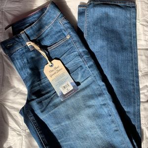 Lucky Brand mid rise Lolita Jeans